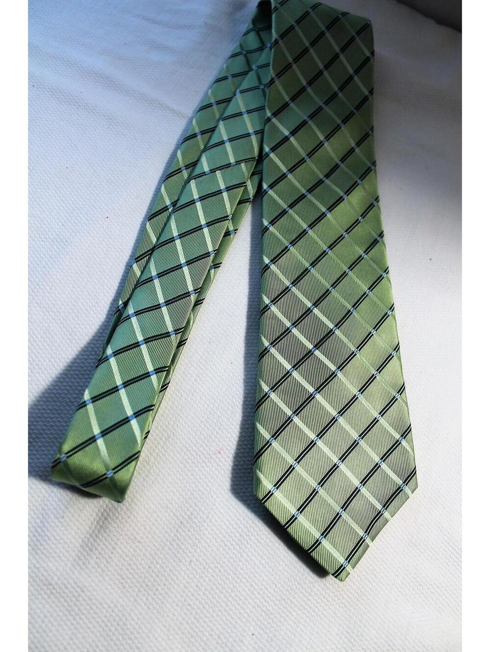 Vintage NAUTICA 3.5 X 58 Inch Silk Necktie, Light Green Geometric